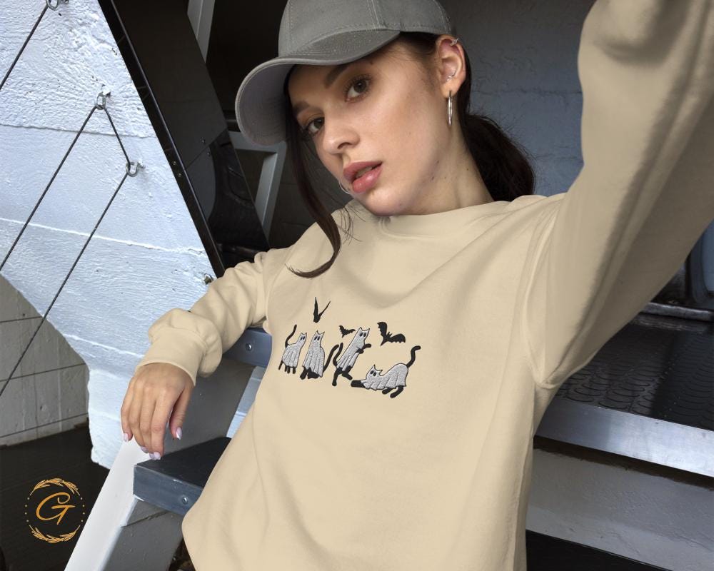 Halloween Sweatshirt, Embroidery Ghost Cats Sweatshirt Spooky Casual Sweatshirt, Long-Sleeve Crewneck Cozy Cute Ghost Cat Design Warm-Up Top