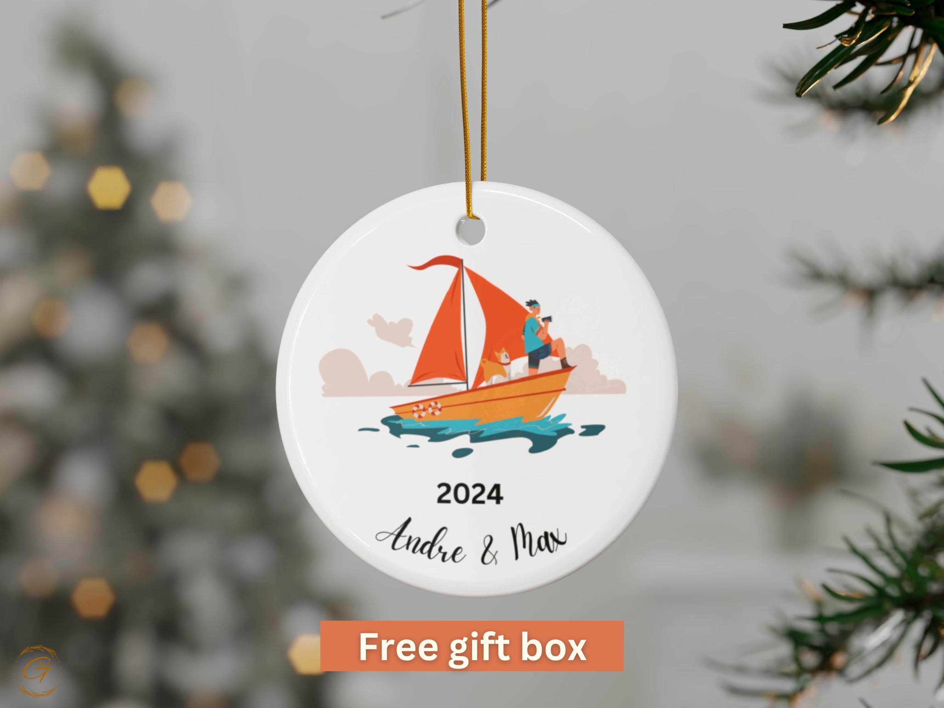 Personalized Sailing Boat Ornament 2024, Couple and Dog, Customizable Christmas Tree Decorations, Unique Gift for Sailors, Holiday Keepsakes