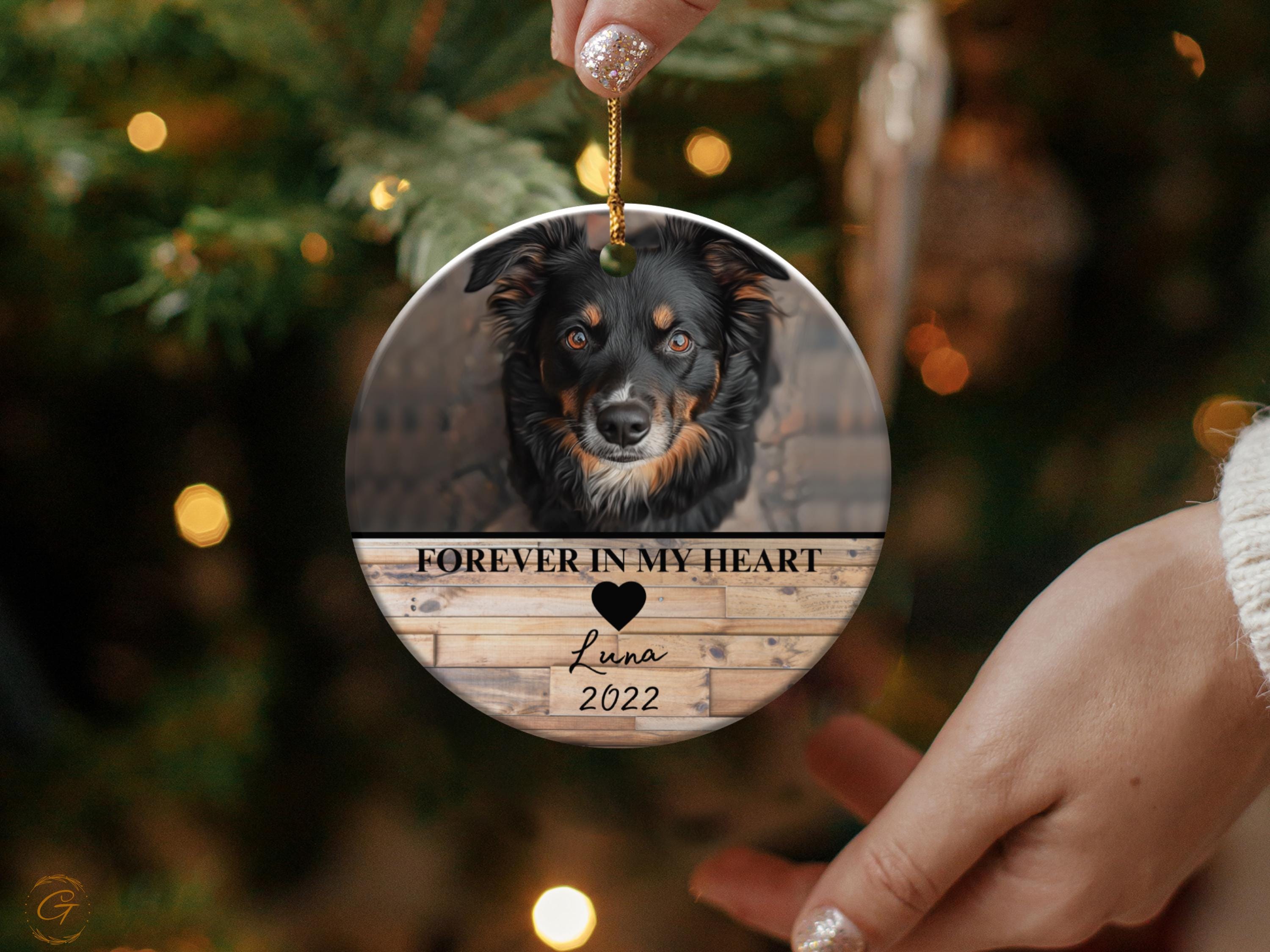 Personalized Pet Christmas Ornament, Custom Pet Keepsake, Dog Holiday Decor, Unique Gift for Pet Lovers, Memorable Christmas Gift for Family