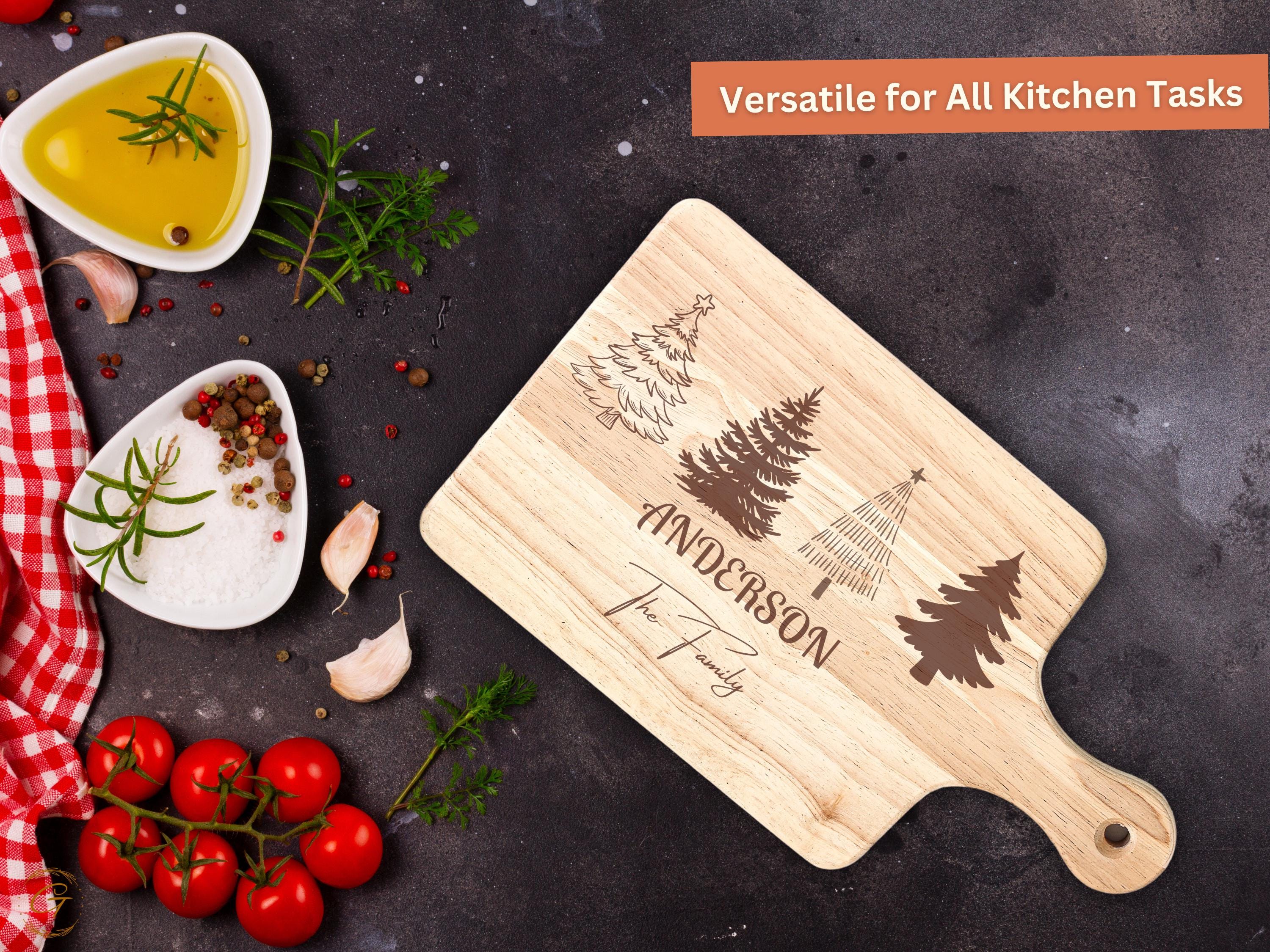 Personalized Christmas Tree Cutting Board with Family Names | Engraved Holiday Gift | Rustic Kitchen Decor for Families & Cooks | Xmas Gifts