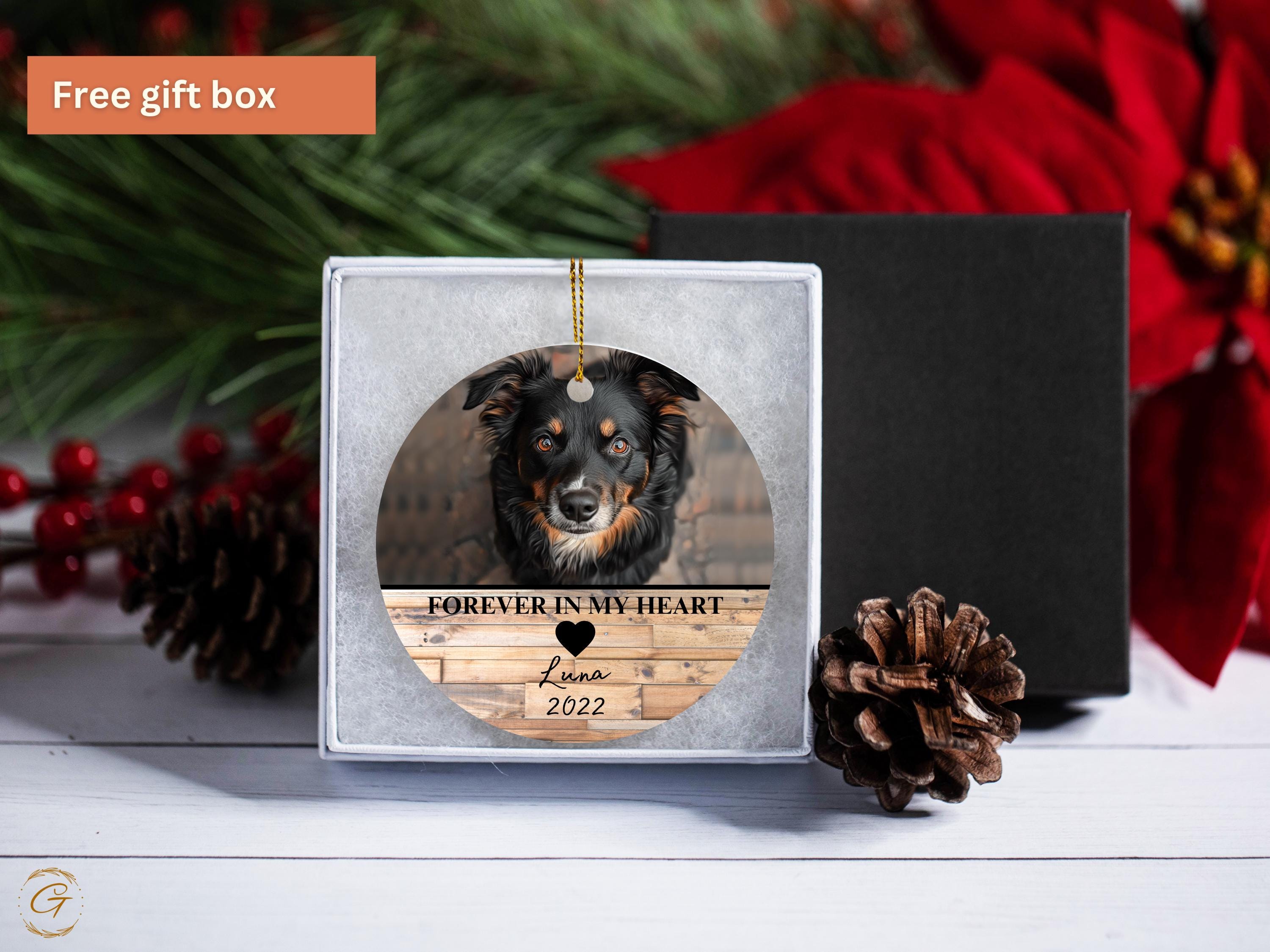Personalized Pet Christmas Ornament, Custom Pet Keepsake, Dog Holiday Decor, Unique Gift for Pet Lovers, Memorable Christmas Gift for Family