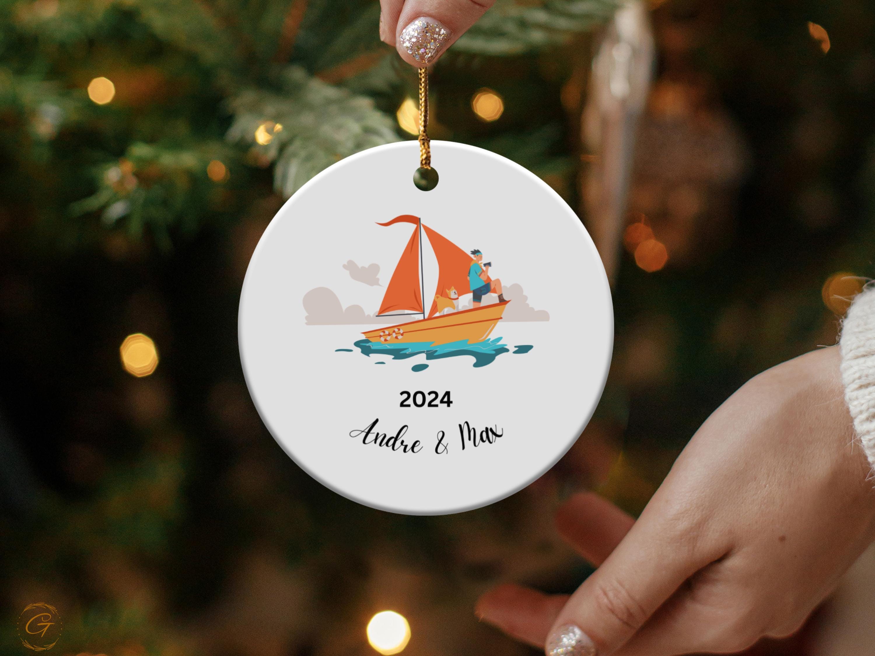 Personalized Sailing Boat Ornament 2024, Couple and Dog, Customizable Christmas Tree Decorations, Unique Gift for Sailors, Holiday Keepsakes