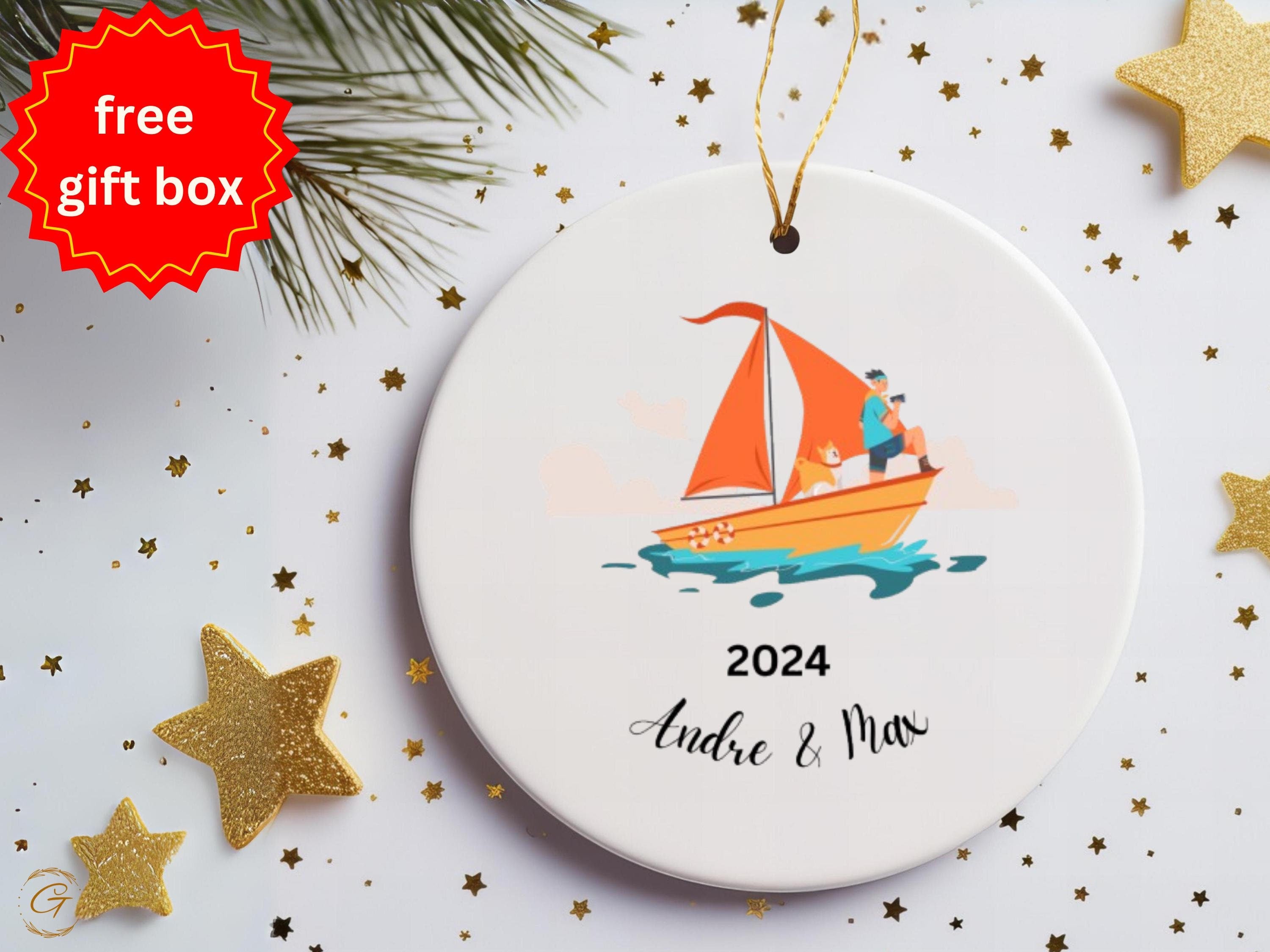 Personalized Sailing Boat Ornament 2024, Couple and Dog, Customizable Christmas Tree Decorations, Unique Gift for Sailors, Holiday Keepsakes