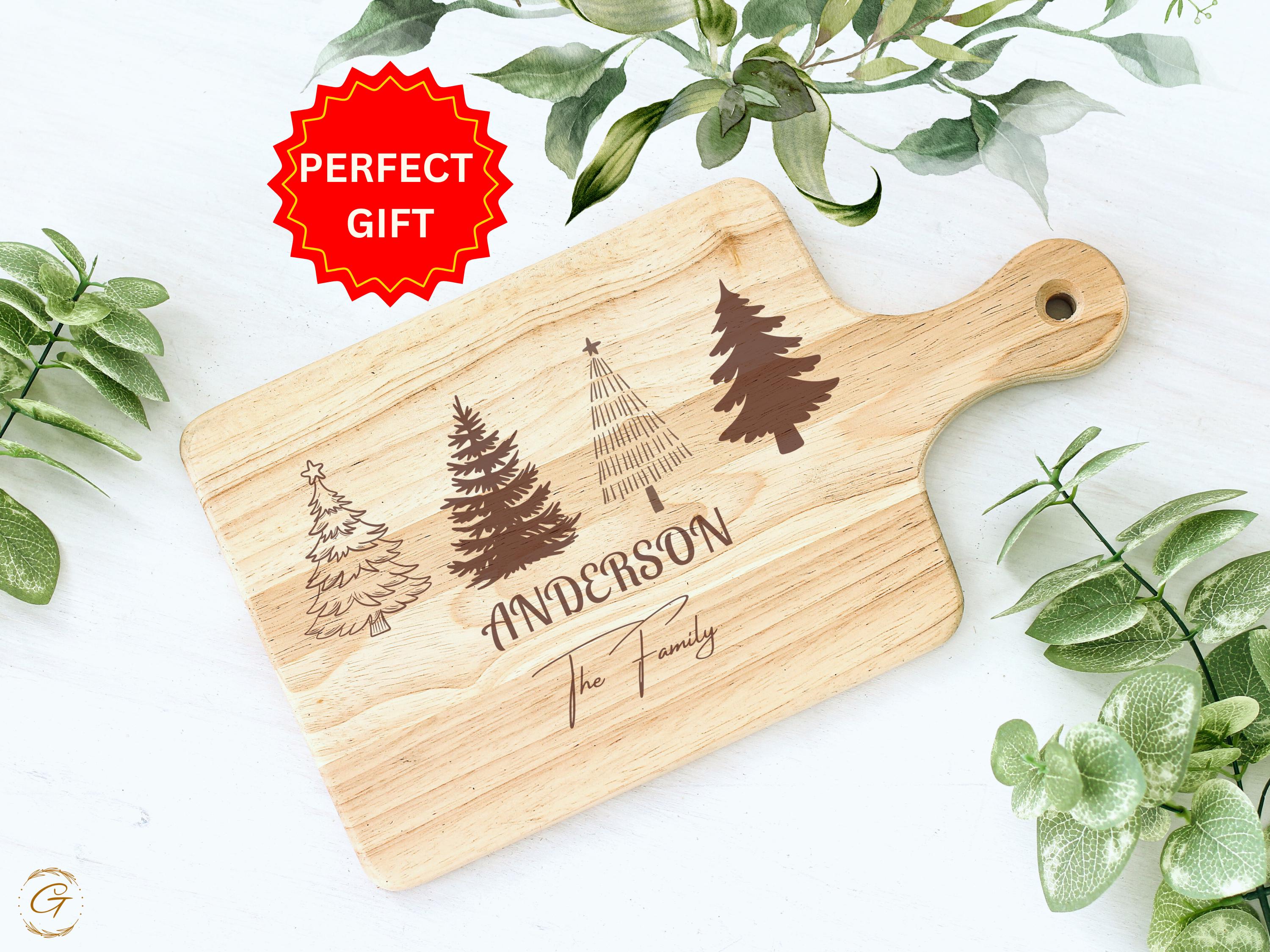 Personalized Christmas Tree Cutting Board with Family Names | Engraved Holiday Gift | Rustic Kitchen Decor for Families & Cooks | Xmas Gifts