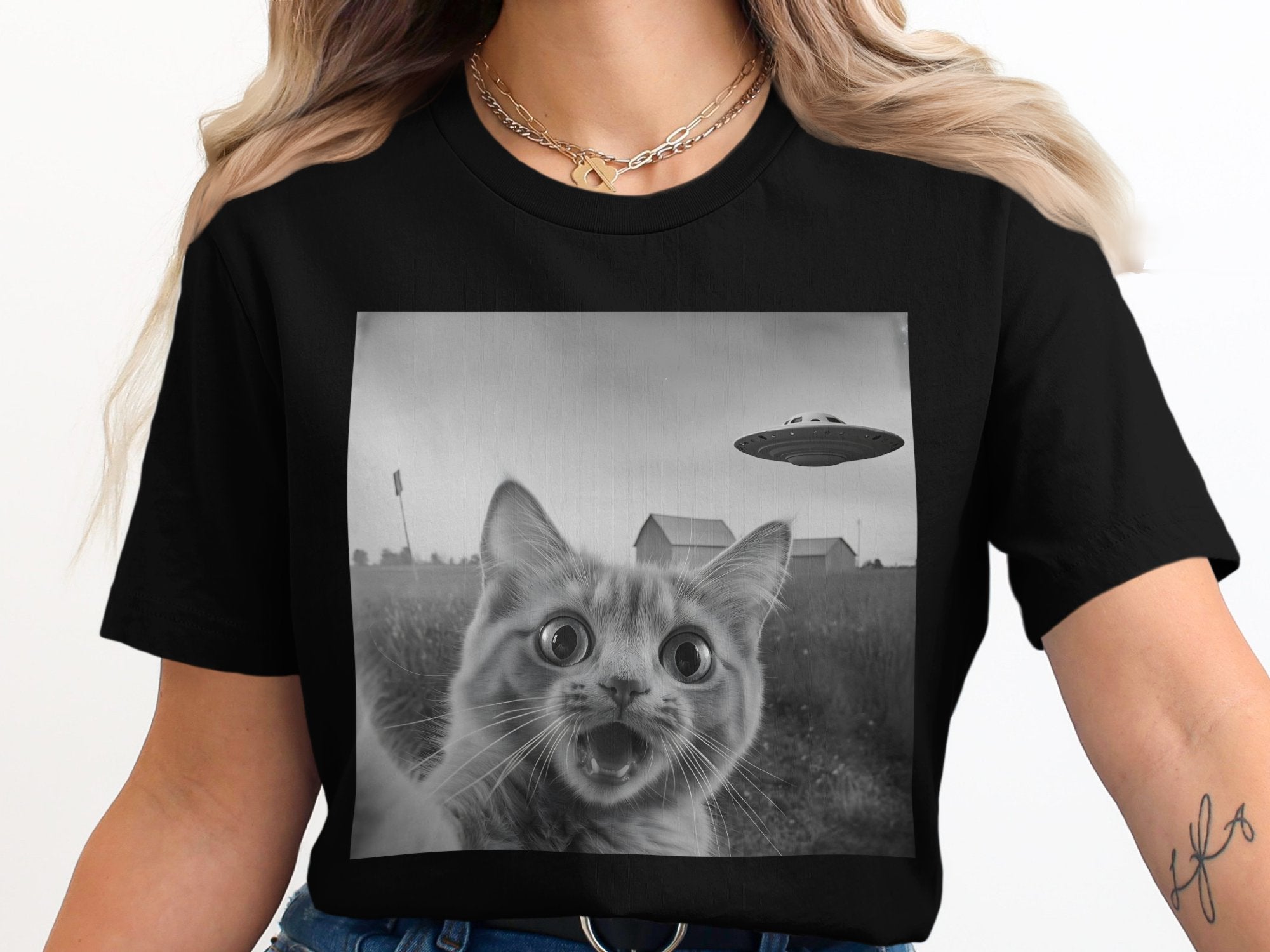 Surprised Cat with UFO Graphic Black T-Shirt product